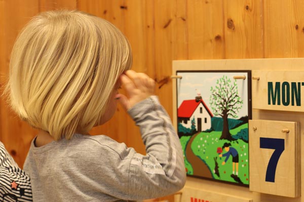 Kita Regenbogen Kindergarten Kind Kalender Bild Much Katholisch