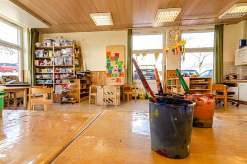 Kita Regenbogen Kindergarten Kreativecke Malen Basteln Much Katholisch