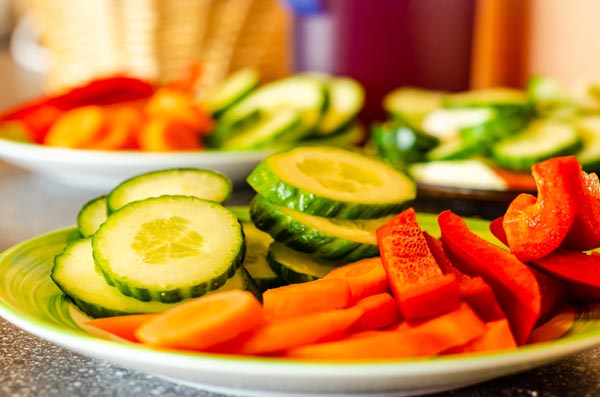 Kita Regenbogen Kindergarten Mittagessen Salat Gurke Moehre Much Katholisch